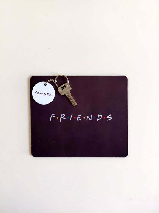 Pack “FRIENDS” – Tapis de souris + Porte-clés